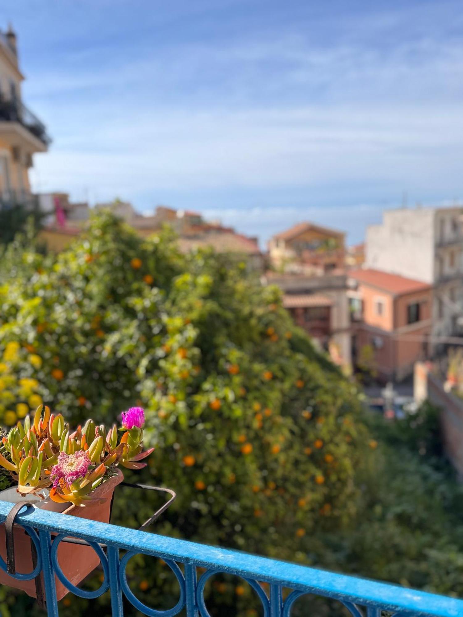 Taormina'S Sun Acomodação com café da manhã Exterior foto