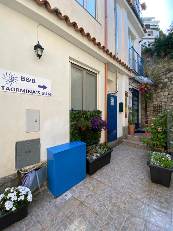 Taormina'S Sun Acomodação com café da manhã Exterior foto