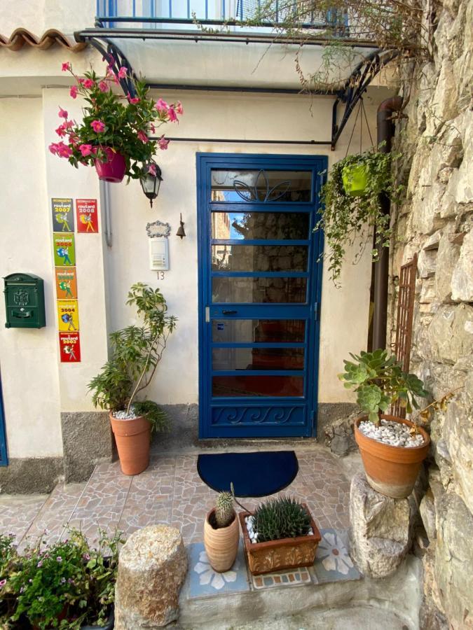 Taormina'S Sun Acomodação com café da manhã Exterior foto